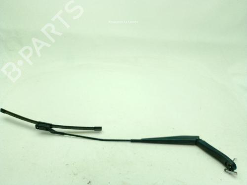 Used Front windshield wiper arm JAGUAR XE (X760) 2.0 D (180 hp) 28488556
