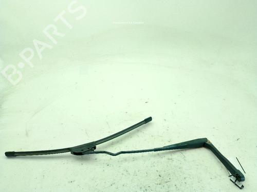 Used Front windshield wiper arm VW TRANSPORTER T4 Bus (70B, 70C, 7DB, 7DK, 70J, 70K, 7DC, 7DJ) 1.9 TD (68 hp) 29765230