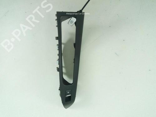 Used Right front window switch Right front window switch FORD FIESTA VII (HJ, HF) 1.5 TDCi Active (86 hp) 18365104 18365104