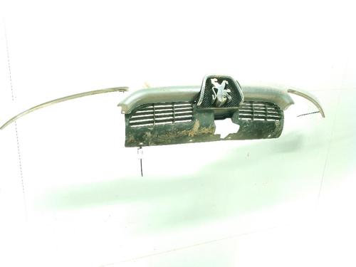 Used Grille PEUGEOT 206 Hatchback (2A/C) 1.4 i (75 hp) 24607566