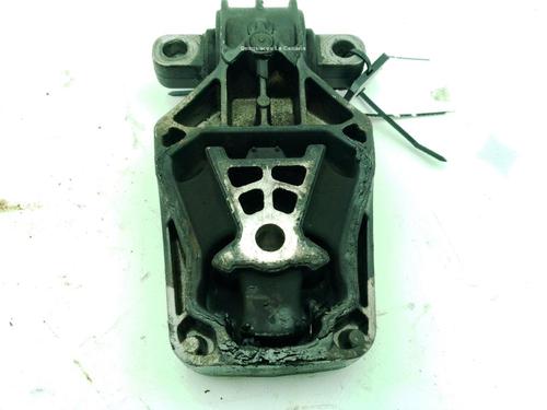 Soporte motor INFINITI Q30 1.5 D (109 hp) 31826219