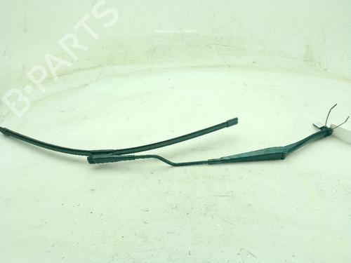 Used Front windshield wiper arm FIAT GRANDE PUNTO (199_) 1.3 D Multijet (75 hp) 27173463