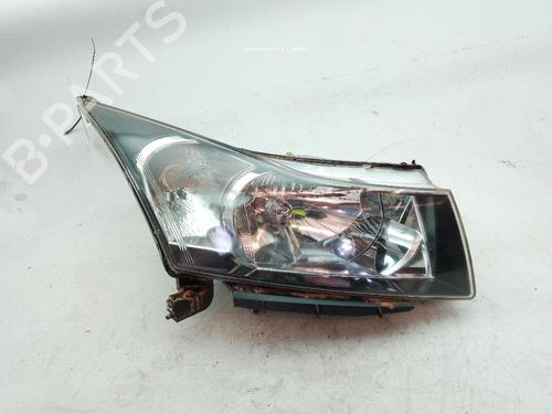 Used Right headlight CHEVROLET CRUZE Hatchback (J305) 1.7 D (131 hp) 24049045