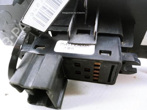 Left rear window switch NISSAN NAVARA NP300 (D40) 2.5 dCi 4WD | BP31989968I29