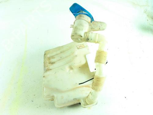 Used Windscreen washer tank VW CADDY III MPV (2KB, 2KJ, 2CB, 2CJ) 1.6 TDI (75 hp) 25152064