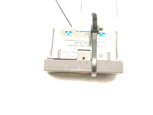 warning-switch-vw-t-roc-convertible-ac7-ac8-2019-39739435 main image