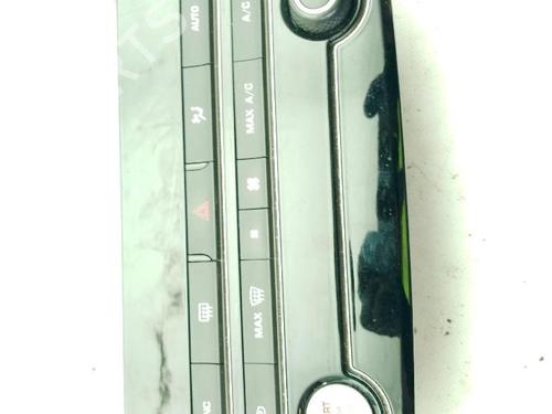 Used Climate control JAGUAR XE (X760) 2.0 D (180 hp) 28419641