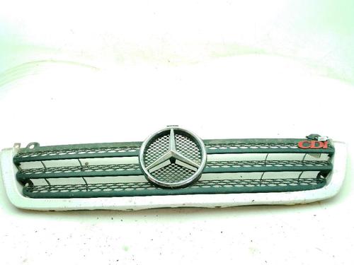 Used Grille MERCEDES-BENZ SPRINTER 2-t Van (B901, B902) 208 CDI (901.661, 901.662, 902.661, 902.662) (82 hp) 24041010