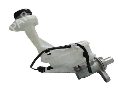 Used Brake fluid reservoir RENAULT KADJAR (HA_, HL_) 1.3 TCe 140 (HLNB, HLN1) (140 hp) 30317640