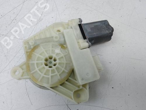 Used Left front window motor Left front window motor MERCEDES-BENZ C-CLASS (W205) C 450 AMG 4-matic (205.064) (367 hp) 19252648 19252648