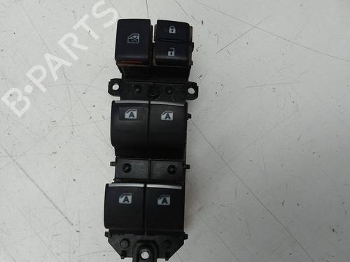 Used Switch Switch TOYOTA C-HR (_X1_) 1.8 Hybrid (ZYX10_, ZYX11_, ZYX10R, ZYX11R) (122 hp) 18597772 18597772