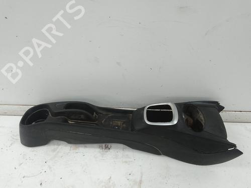 Used Middle console Middle console TOYOTA YARIS (_P13_) 1.5 (NSP131_) (112 hp) 20302377 20302377