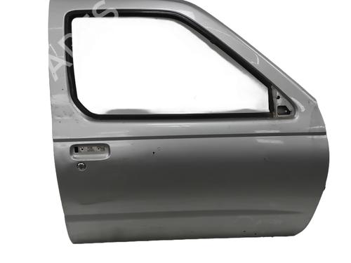 Porte avant droite NISSAN PICK UP (D22) 2.5 D (83 hp) 32135970