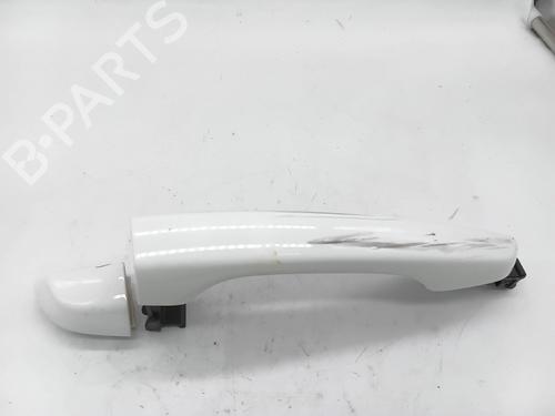 Używane Klamka zewnętrzna drzwi przednich prawych HYUNDAI i30 Estate (PDE) 1.6 CRDi (116 hp) 30051013