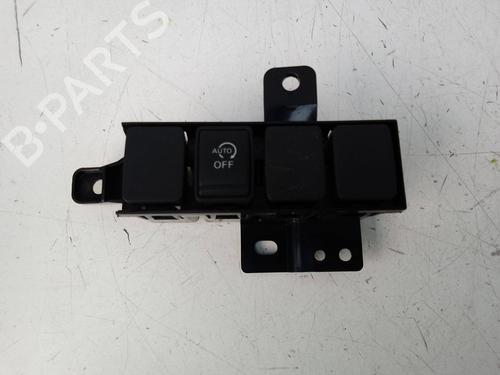 Used Switch Switch NISSAN QASHQAI II (J11, J11_) 1.3 DIG-T (140 hp) 19658960 19658960