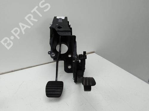 Used Break pedal Break pedal RENAULT MASTER III Van (FV) 2.3 dCi 135 FWD (FV0N, FV08, FV06, FV00, FV1S) (136 hp) 18579527 18579527