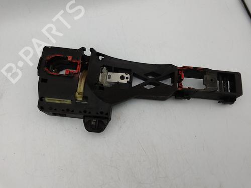 Używane Klamka zewnętrzna drzwi przednich prawych RENAULT MEGANE IV Hatchback (B9A/M/N_) 1.5 dCi 110 (B9A3) (110 hp) 28840483