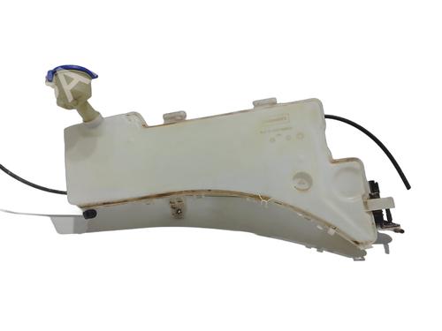 Used Windscreen washer tank PEUGEOT 3008 II SUV (MC_, MR_, MJ_, M4_) 1.2 THP/ PureTech 130 (MRHNSM, MRHNSU, MRHNSJ, MRHNYW,... (131 hp) 30613696