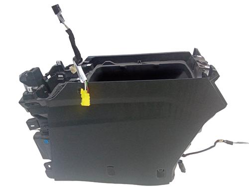 Used Middle console PEUGEOT 3008 II SUV (MC_, MR_, MJ_, M4_) 1.2 THP/ PureTech 130 (MRHNSM, MRHNSU, MRHNSJ, MRHNYW,... (131 hp) 18593642