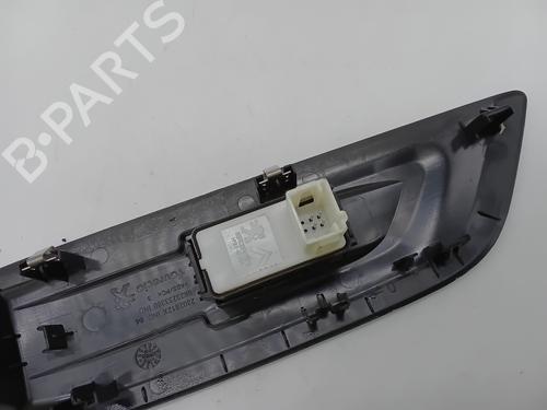 Right front window switch PEUGEOT 208 II (UB_, UP_, UW_, UJ_) 1.2 PureTech 100 | BP29746437I26 
