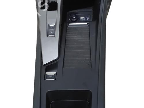 Console centrale Console centrale PEUGEOT 308 III (FB_, FH_, FP_, F3_, FM_) Hybrid 136 (FPHPYC) (136 hp) 36776036 36776036