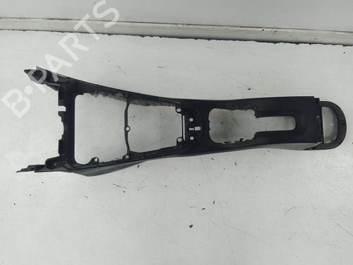 Used Middle console FIAT 500L (351_, 352_) 1.3 D Multijet (199.LYM11, 199.LYM1A) (95 hp) 28149061