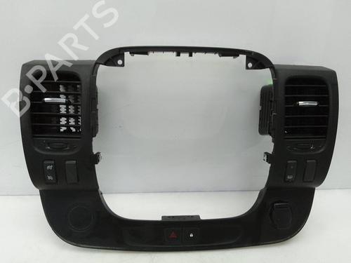 andre-renault-trafic-iii-van-fg_-1409244x-2014-21168611 main image