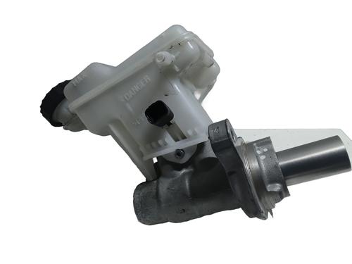 Used Brake master cylinder Brake master cylinder PEUGEOT 3008 II SUV (MC_, MR_, MJ_, M4_) 1.2 THP/ PureTech 130 (MRHNSM, MRHNSU, MRHNSJ, MRHNYW,... (131 hp) 34180840 34180840
