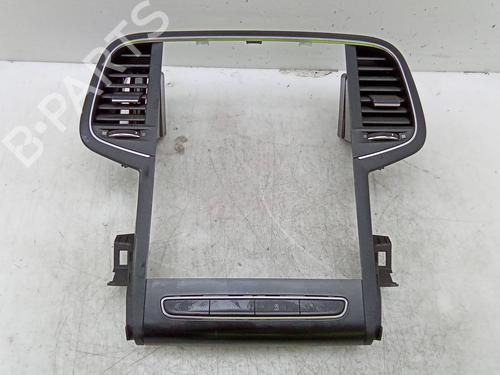 Used Air vent Air vent RENAULT MEGANE IV Hatchback (B9A/M/N_) 1.5 Blue dCi 115 (B9A6) (116 hp) 18582554 18582554