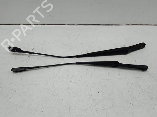Used Front windshield wiper arm AUDI A1 Sportback (8XA, 8XF) S1 quattro (231 hp) 28149569
