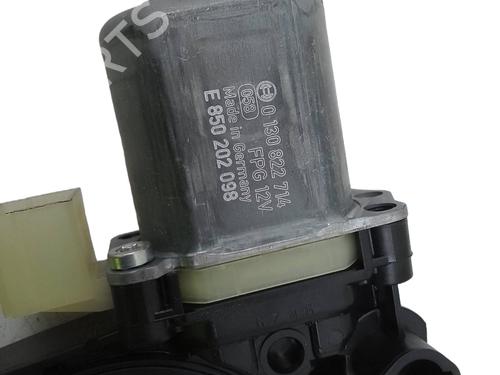 Left front window motor VW TOURAN (5T1) 1.5 TSI | BP26055085E21 - Image 4