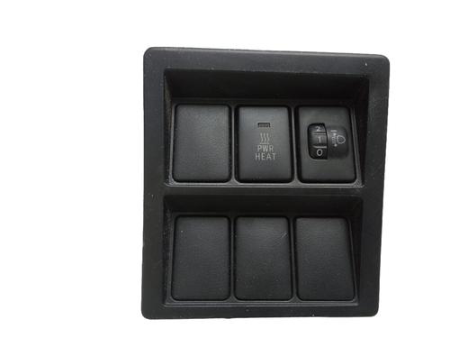 Used Switch TOYOTA HILUX VIII Pickup (_N1_) 2.4 D 4WD (GUN125_, GUN125R) (150 hp) 30272822