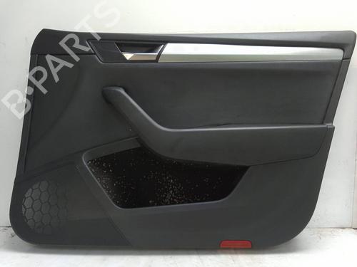 Forreste højre beklædning SKODA SUPERB III (3V3) 2.0 TDI (150 hp) 30050695