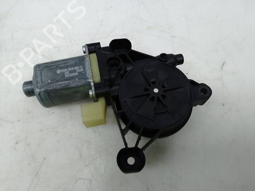 Motor do elevador de vidro frente esquerdo Motor do elevador de vidro frente esquerdo SEAT LEON (KL1, KLG) 2.0 TDI (150 hp) 28150408 28150408