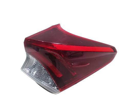 Feu arrière droit TOYOTA AURIS Estate (_E18_) 1.8 Hybrid (ZWE186_, ZWE186R, ZWE186H) (136 hp) 32021003