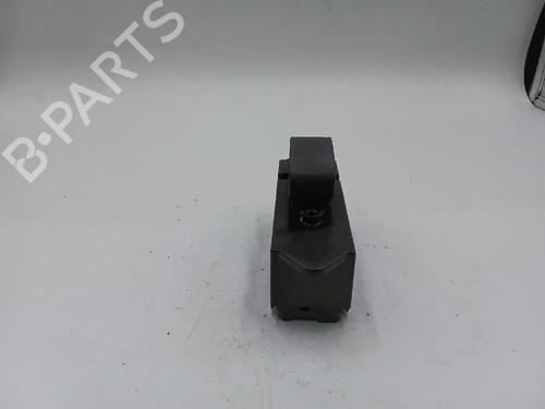 Used Right rear window switch MITSUBISHI L200 / TRITON (KA_T, KB_T) 2.5 DI-D 4WD (KB4T) (136 hp) 27446899