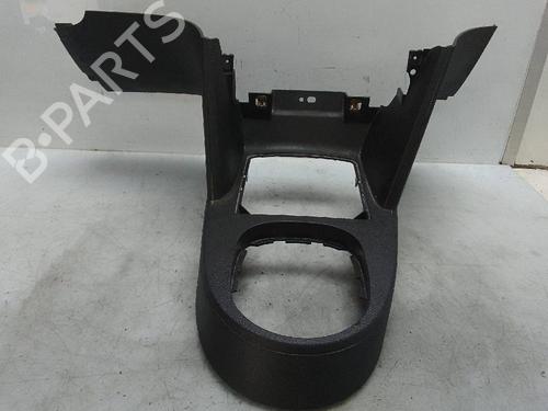 Used Shift knob VW TOURAN (1T1, 1T2) 2.0 TDI (136 hp) 25348779