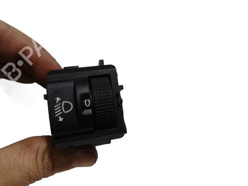 Used Headlight switch PEUGEOT 308 III (FB_, FH_, FP_, F3_, FM_) BlueHDi 130 (FBYHZL, FBYHZT) (131 hp) 30317688