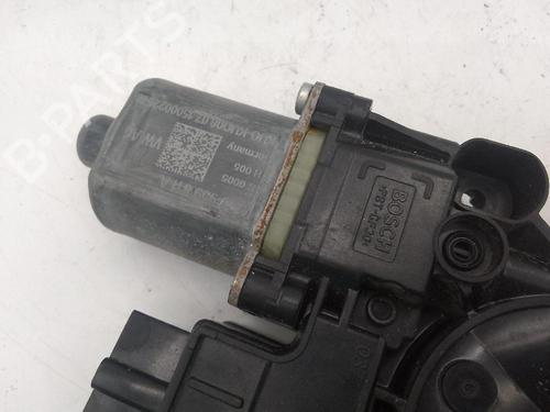 Rudehejsemotor bagstkærm venstre VW TOURAN (5T1) [2015-2025]  25720711