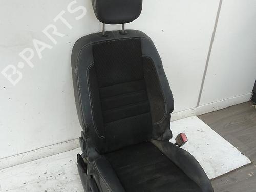 Used Right front seat RENAULT MEGANE III Grandtour (KZ0/1) 1.5 dCi (KZ09, KZ0D, KZ1G, KZ29, KZ14, KZ1W, KZ10, KZ1F,... (110 hp) 27714108