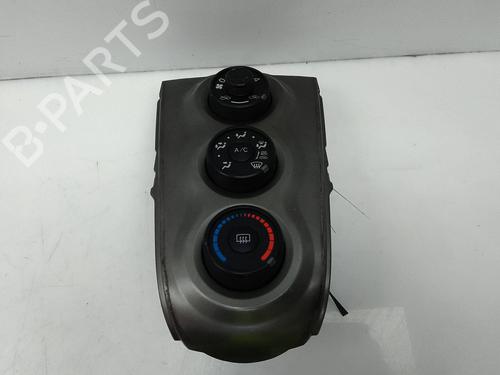 climate-control-toyota-yaris-_p9_-2005-2006-2007-2008-2009-2010-2011-2012-2013-2014-23217427 main image