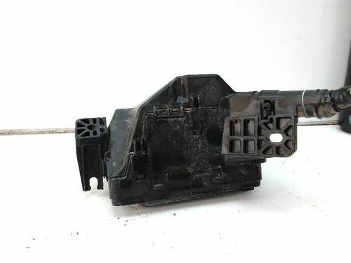 Caja reles / fusibles TOYOTA YARIS (_P13_) 1.5 (NSP131_) (112 hp) 18596129