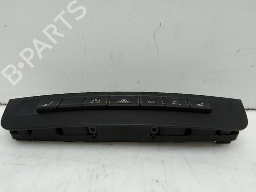Used Warning switch MERCEDES-BENZ CLA Coupe (C117) CLA 250 (117.344) (211 hp) 24463406