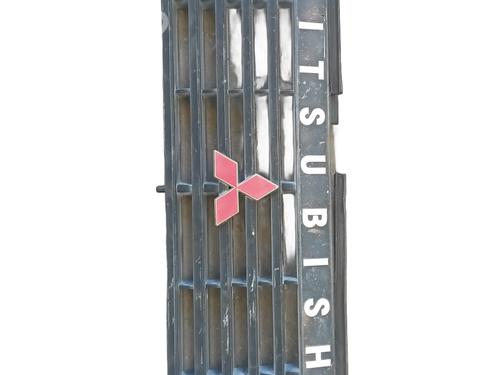 Used Grille Grille MITSUBISHI PAJERO III Canvas Top (V6_W, V7_W) 3.2 DI-D (V68W, V78W) (165 hp) 33538799 33538799