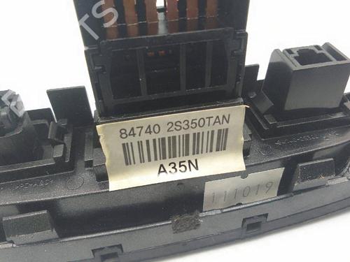 Used Warning switch HYUNDAI ix35 (LM, EL, ELH) 1.7 CRDi (116 hp) 25468574