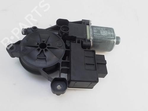 Rudehejsemotor bagstkærm højre SEAT LEON (KL1, KLG) 1.5 TGI CNG (131 hp) 28147204
