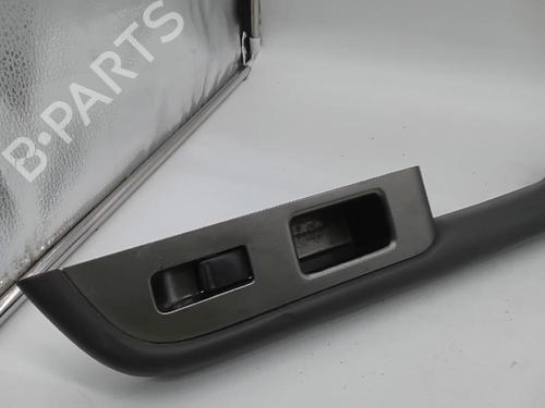 Used Right front window switch NISSAN X-TRAIL I (T30) 2.2 Di 4x4 (114 hp) 26932898