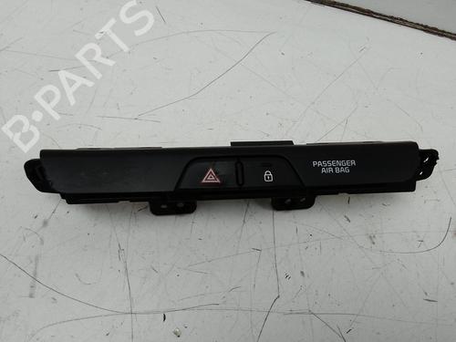 switch-kia-rio-iv-yb-sc-fb-125-4d63611000-2017-18947822 main image