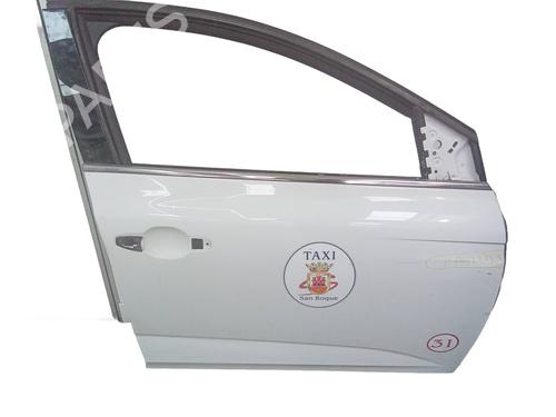 right-front-door-renault-megane-iv-hatchback-b9amn_-15-dci-110-b9a3-2015-19697175 main image