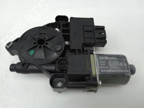 Left front window motor VW GOLF VIII (CD1, DA1) 2.0 GTI Clubsport | BP28150096E21 
